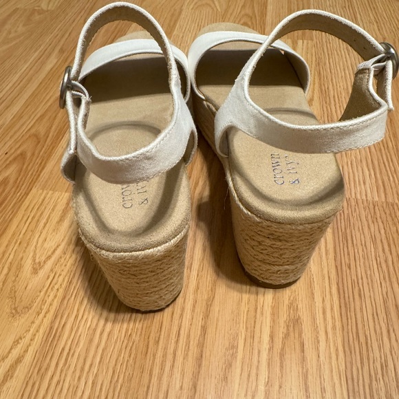 Woman’s New wedge sandals - Picture 2 of 4